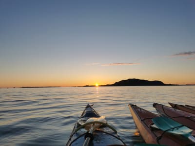 Excursión en kayak al atardecer en Alesund