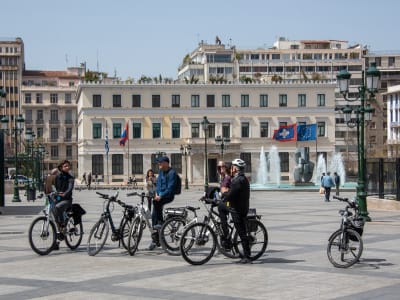 Visite guidée en e-bike avec cuisine de rue à Athènes