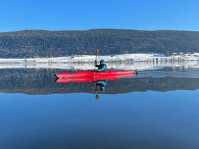 Halbtägige Kajaktour auf dem See Joux