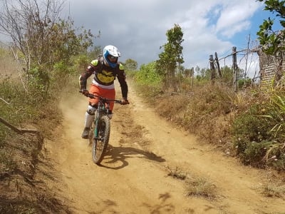 Bicicleta de montaña extrema en el Piton Maïdo, Isla Reunión