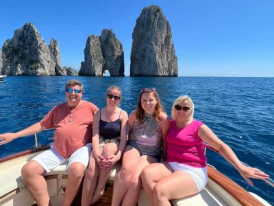 Excursión en barco y degustación de limoncello por la isla de Capri