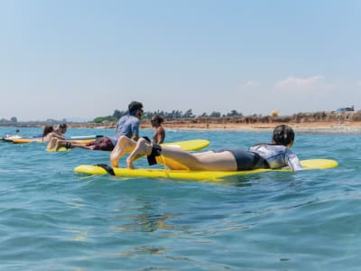 Cours de surf à Softades, près de Larnaca