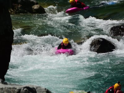 Hidrospeed clásico en el río Sesia cerca de Alagna Valsesia, Valle de Aosta