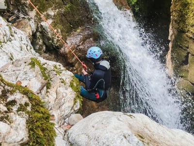 Canyoning sportif dans le Rio Selvano près de Castelnuovo di Garfagnana