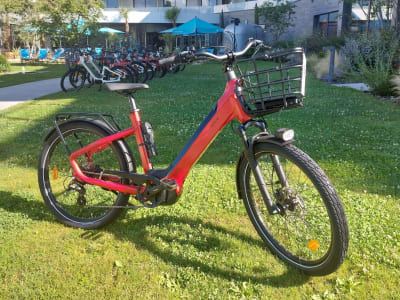 Electric bike rental in Annecy and pedal boat on the lake