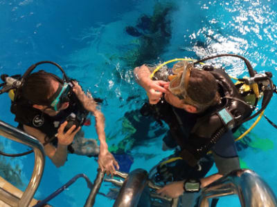 Rehabilitación de buceo en una piscina de Argenteuil, cerca de París