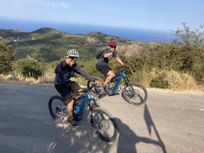 Paseos en bicicleta eléctrica para principiantes desde la bahía de Vasiliki en Lefkada