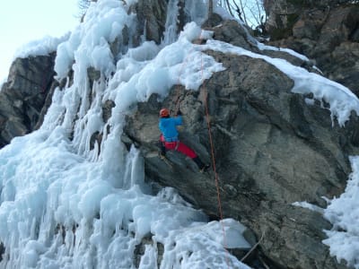 Ice climbing initiation in Cognes