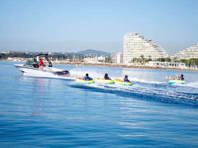 Bouée tractée dans la Baie des Anges, Villeneuve-Loubet