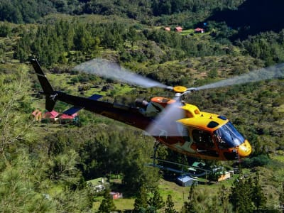 Hubschrauberflug über die Cirques und Wasserfälle der Insel La Réunion