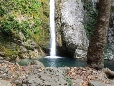 Randonnée vers la cascade de Kounoupitsa et les bains de Pozar, près de Thessalonique