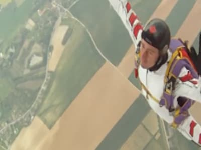 Static line skydiving jump in Péronne, near Paris