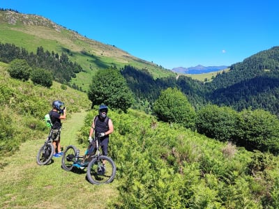 Balade à trottinette électrique tout-terrain dans les Pyrénées, près de Lourdes