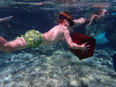 Búsqueda privada del tesoro en la laguna de Bora Bora