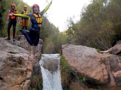 Wasser-Canyoning in Chillapajaros mit Wasser-Seilrutsche in Montanejos, Castellón