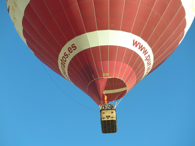 Vuelo en globo con comida española desde Vic, cerca de Barcelona