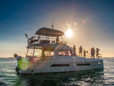 Relajante velero con champán al atardecer desde Ciudad del Cabo