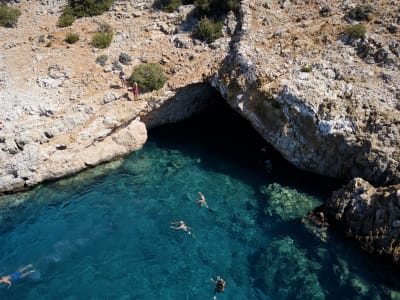 Excursion en voilier de Naxos aux grottes de Panteronisia et Paros ou à la grotte de Rina et les petites Cyclades