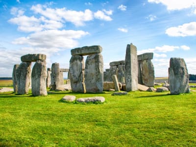 Guided Sightseeing Tour to Stonehenge and Bath from London