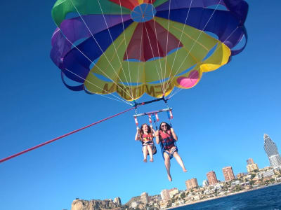 Parasailing en la Playa de Levante, Benidorm