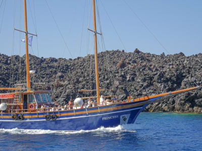 Îles volcaniques, sources d'eau chaude et croisière en Thirasia au départ de Santorin