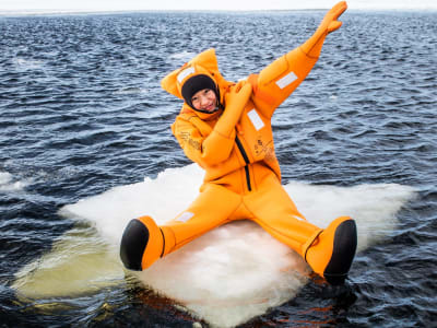 Crucero en rompehielos Polar Explorer y Flotar en hielo desde Luleå