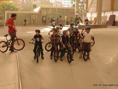 Cours de BMX au skatepark l'EGP 18, Paris 18eme