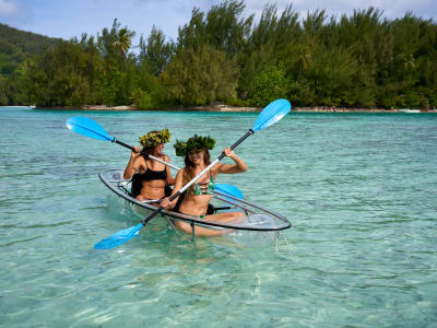 Excursion in a transparent kayak on the lagoon of Moorea