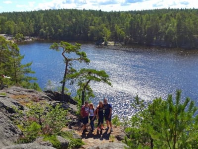 Randonnée dans la nature hors des sentiers battus près de Stockholm