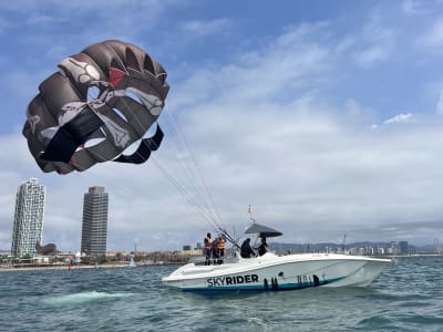 Parachute ascensionnel dans la mer Méditerranée, Barcelone