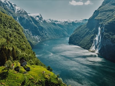 Crucero en barco por Geirangerfjord desde Hellesylt