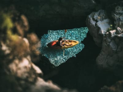 Aventura en kayak de mar por las cuevas del cabo Kamenjak