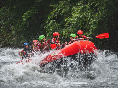 Rafting en el río Haut-Giffre en Sixt-Fer-à-Cheval, Alta Saboya