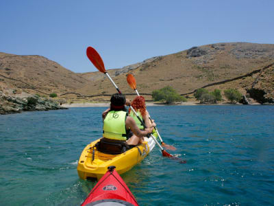 Excursión en kayak de mar a la playa de Vasiliko, en la parte oriental de la isla de Kythnos