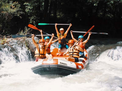 Rafting en el Río Noguera Ribagorçana (Lérida) en el Pirineo Catalán