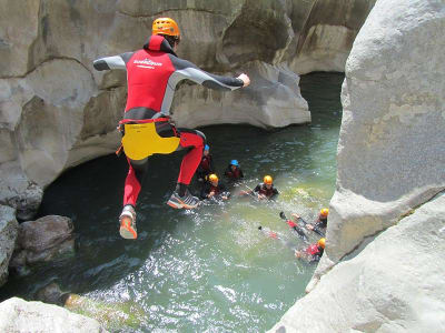 Canyoning in der Buitreras-Schlucht bei Marbella, Málaga