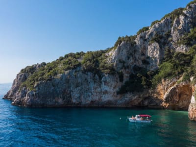 Excursión en barco a las playas de la isla de Cres con baño desde Lovran, cerca de Rijeka