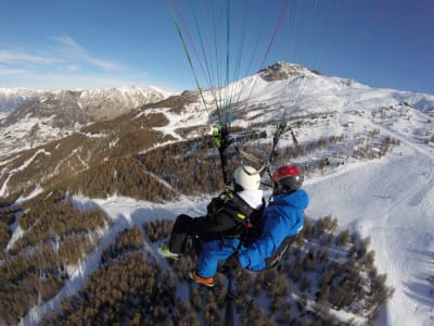 Winter paragliding experience near Lake Serre-Ponçon