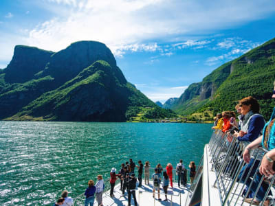 Geführte Bootsfahrt auf dem Nærøyfjord nach Flåm und Zugfahrt nach Myrdal ab Bergen