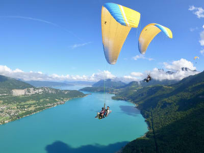 Experiencia de parapente biplaza sobre el lago de Annecy, Alta Saboya