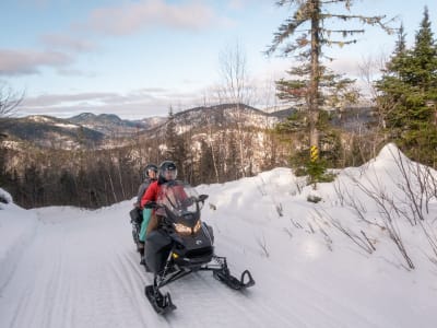 Excursion guidée en motoneige au Saguenay depuis L’Anse-Saint-Jean