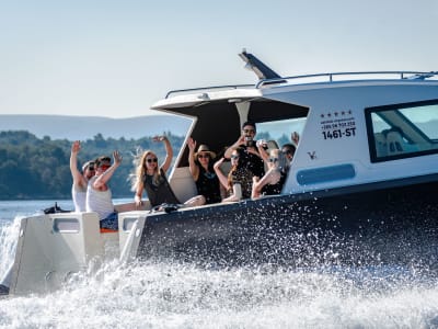 Balade en bateau de luxe sur les 5 îles et à la Grotte Bleue au départ de Split