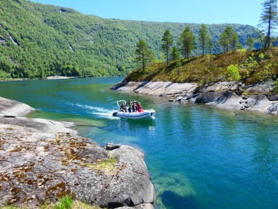 Excursion en bateau pneumatique sur le lac Veitastrond depuis Hasfslo