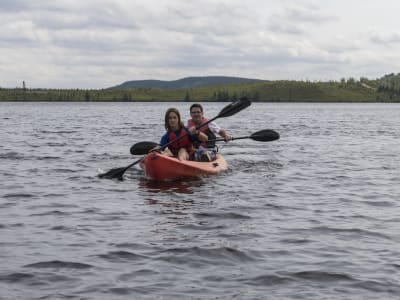 Location de kayak sur le lac Arthabaska dans le Parc national des Grands-Jardins, Charlevoix