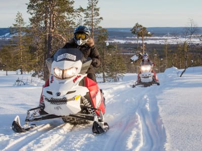 Sprint de motos de nieve en Rovaniemi