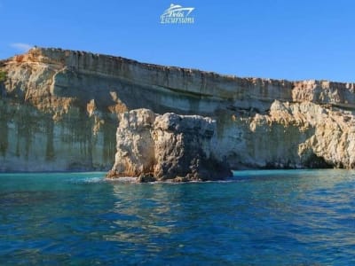 1.5-Hour Boat Tour and Food Tasting around Ortigia Island and the sea caves in Syracuse, Sicily