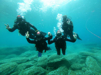 Descubra el submarinismo en Agia Pelagia, cerca de Heraklion