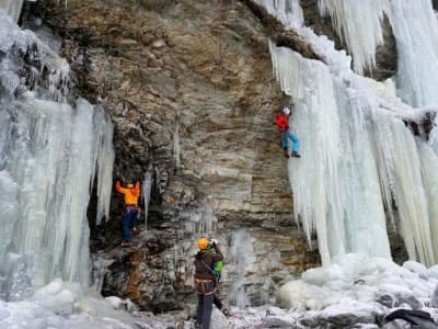 Beginner ice climbing course in Tauer near Lienz