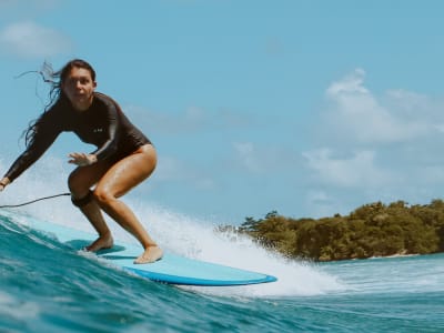 Clases de surf en la playa de Gros Sable en Sainte-Anne, Guadalupe