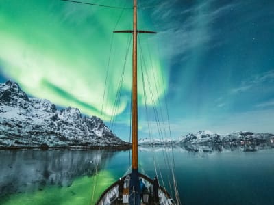 Northern Lights Hot Tub Cruise on Luxury Sailing Yacht from Tromsø